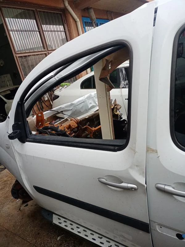 Renault Kangoo 3 Sol Ön Kapı Çıkma Orjinal