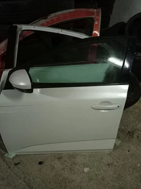 Renault Megane 4 Sol Ön Kapı Çıkma Orjinal
