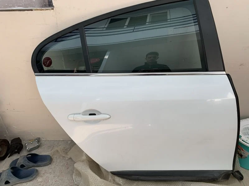 Renault Fluence Sağ Arka Kapı Beyaz Hatasız Çıkma Orjinal