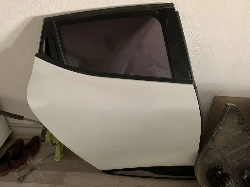 Renault Clio 4 Beyaz Sağ Arka Kapı Çıkma Orjinal 2013 - 2019