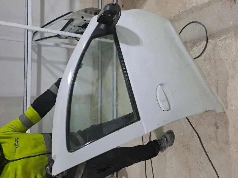 Renault Symbol 4 Sağ Ön Kapı Çıkma Orijinal