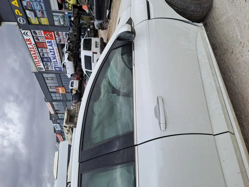 Renault Megane 4 Sağ Ön Kapı Çıkma Orijinal