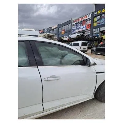 Renault Megane 4 Sağ Ön Kapı Çıkma Orijinal