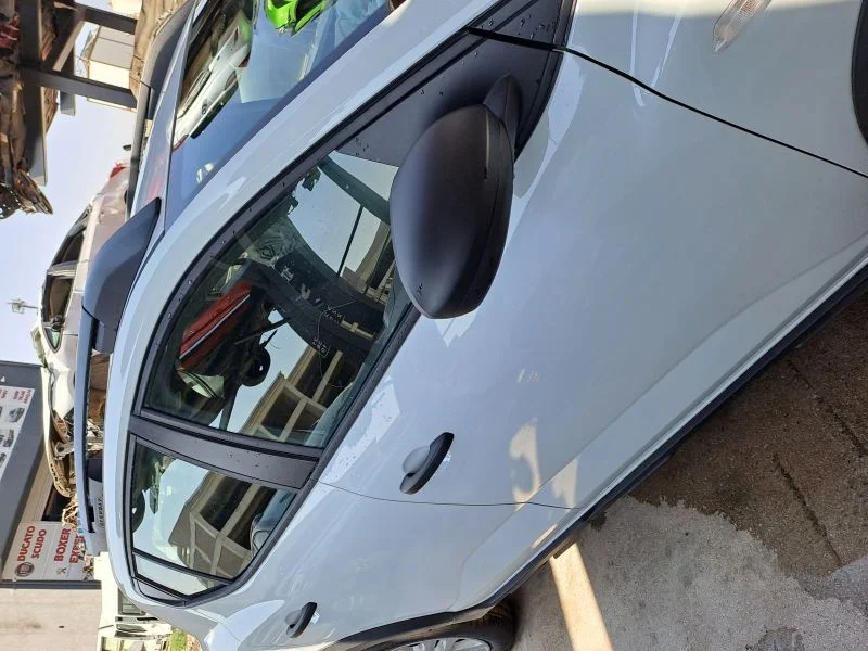 Dacia Sandero 2023 Sağ Ön Kapı Çıkma Orijinal