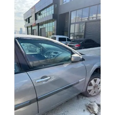 Renault Megane 2 Sağ Ön Kapı Çıkma