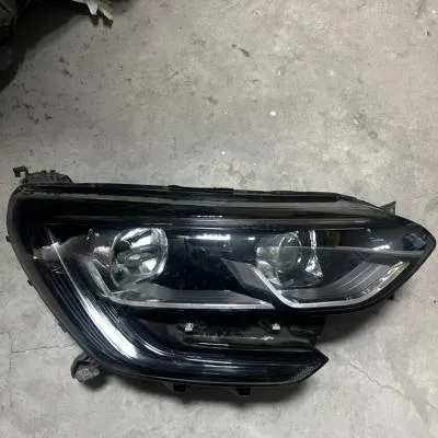 Renault Megane 4 Sağ Far Çıkma