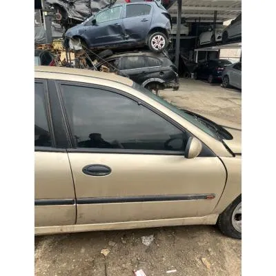 Renault Laguna 1 Sağ Ön Kapı Çıkma 