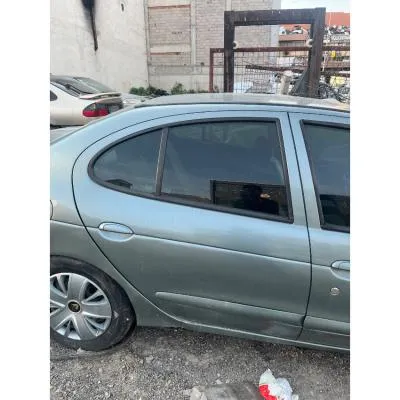 Renault Megane 1 Sağ Arka Kapı Çıkma