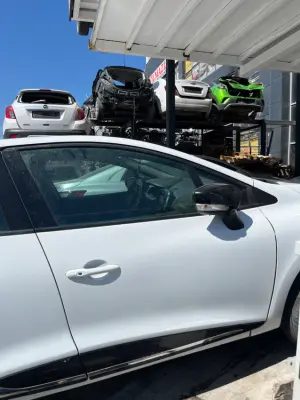 Renault Clio 4 Sağ Ön Kapı Çıkma
