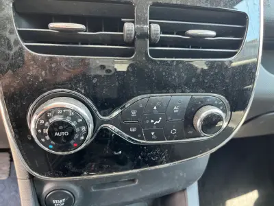 Renault Clio 4 Dijital Klima Paneli Çıkma