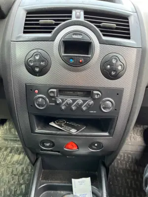 Renault Megane 2 Teyp Çerçevesi Çıkma