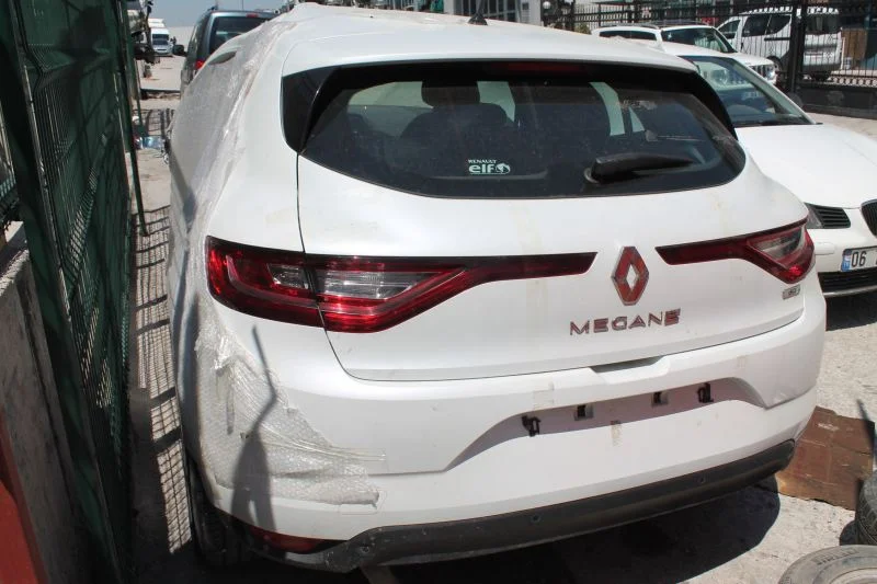 Renault Megane 4 Hatchbak Bagaj Kapağı Çıkma Orjinal Sedefli Beyaz